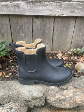 chooka Black Chelsea Rain Boot with Faux Fur Lining